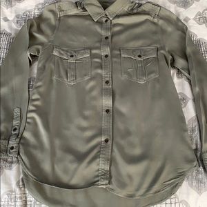 American Eagle green button down shirt. Size: S
